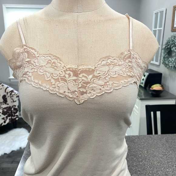 6 camis -assorted medium and large - Picture 3 of 6